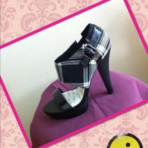 Harajuku lovers arbon black combo pumps .