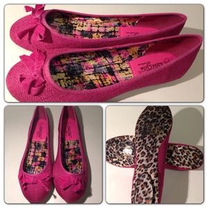 Cute fuchsia shoes..fits true to size