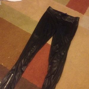 Zippered leggings