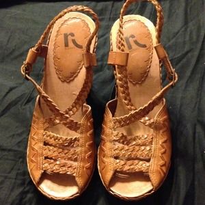 Report wedge sandals