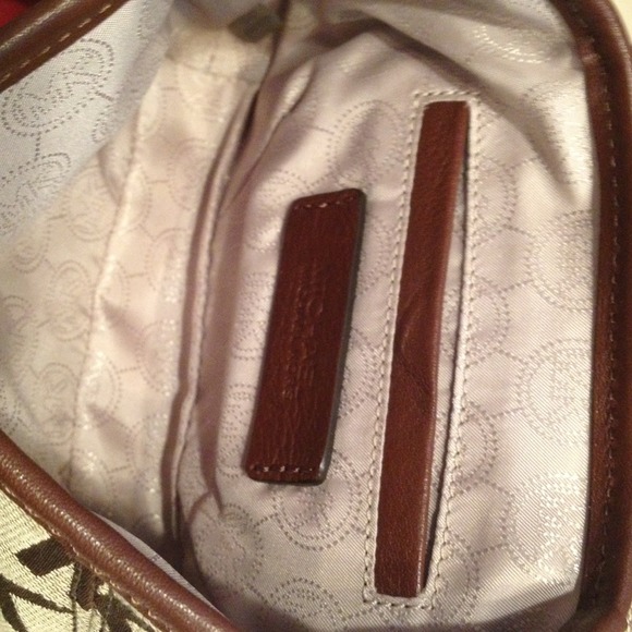 🔴SOLD🔴Michael Kors cross body bag - Picture 2 of 4