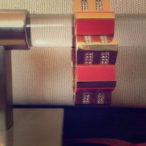 reduced!! 😍 ann taylor gold and coral bracelet 💖