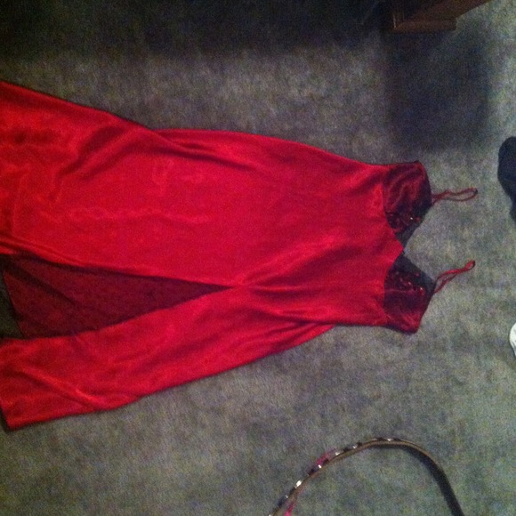 Lingerie - Picture 2 of 2