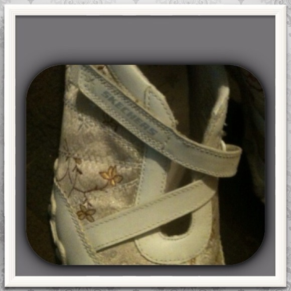 Cute white shoes! - Picture 2 of 3