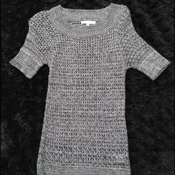 Short sleeve sweater