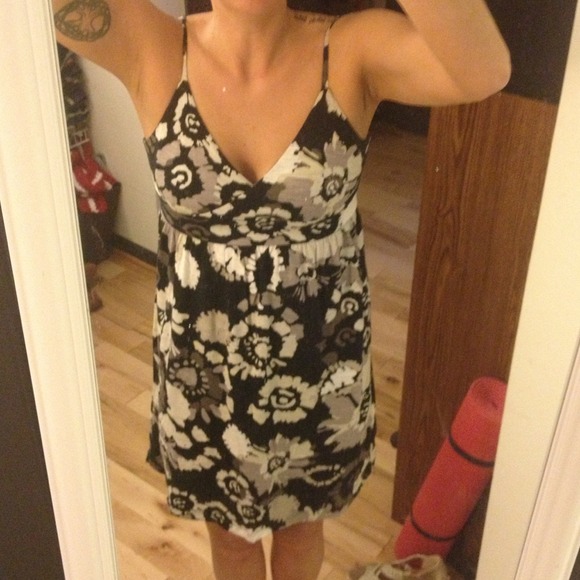 Small black/white/grey dress - Picture 1 of 3