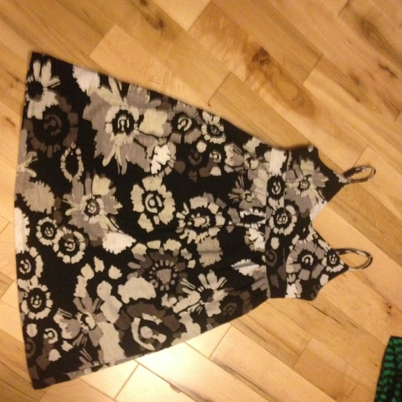 Small black/white/grey dress - Picture 2 of 3