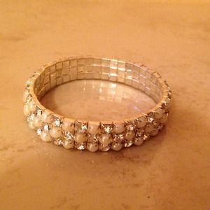Rhinestone & pearl bracelet