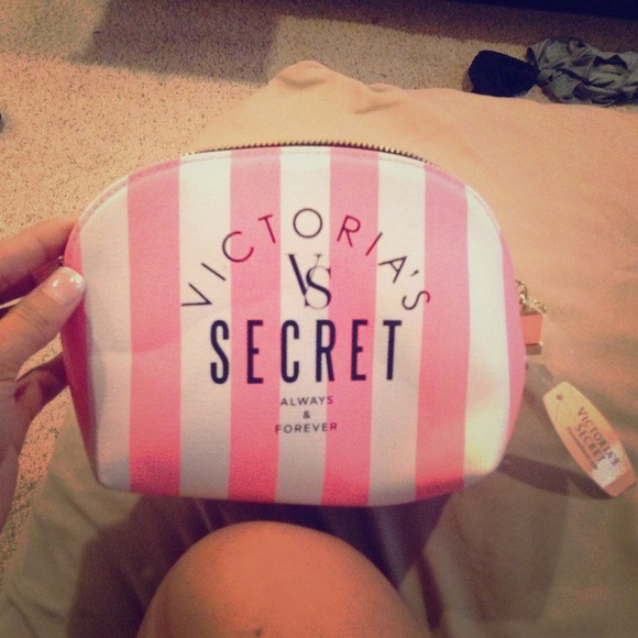 💢Sold!💢 Make up bag VS