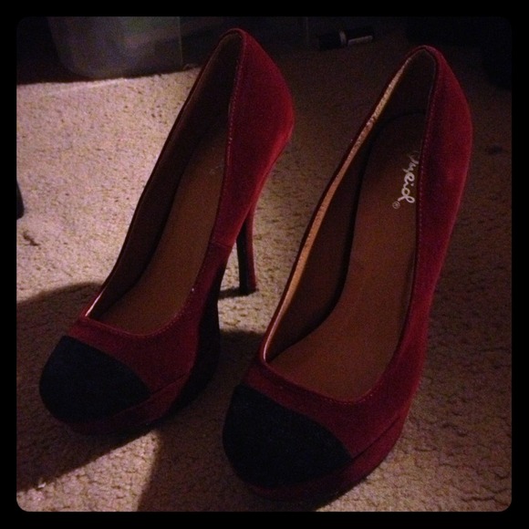 SEXY Swede red velvet and Blake toed pumps!!