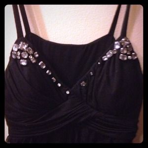 💥Sexy black tank with large rhinestone detail.💥