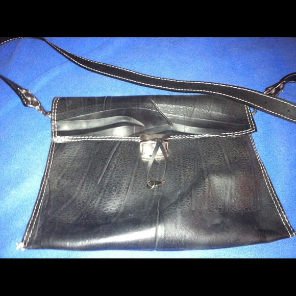 Black tire messenger bag