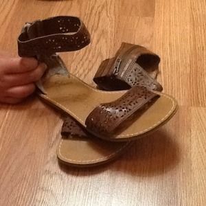 American Eagle sandal