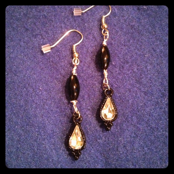 Cute black dangle earrings :-)