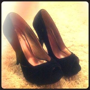 Cute black velvet black high heels !!!
