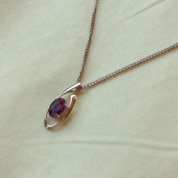 Multi-color gem design necklace