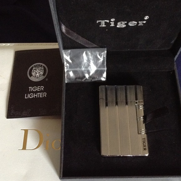 Brand new tiger flint lighter Father's Day