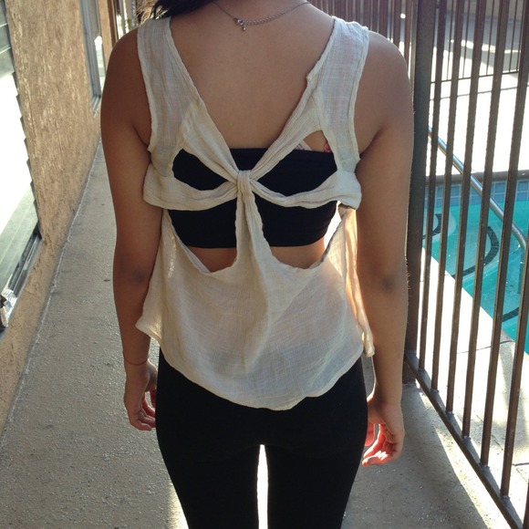 Too - Picture 2 of 2