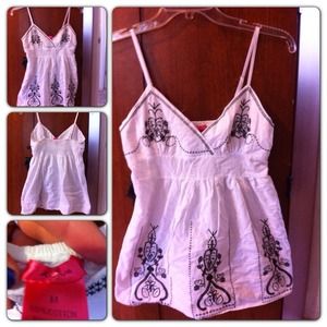 Cute white top with black stitching. Size medium