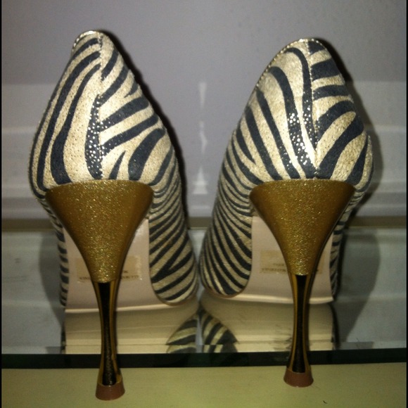 Beautiful open toe zebra print heels - Picture 3 of 3