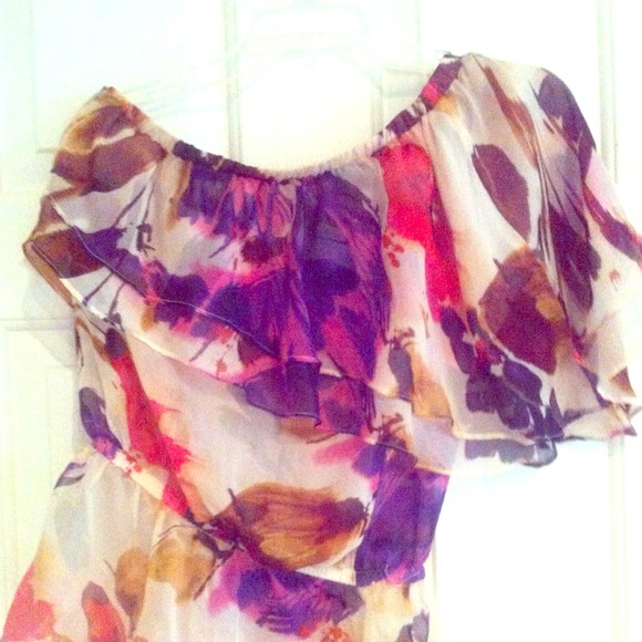 Tops - ON HOLD❤❤❤Host Pick❤❤❤ Floral Top