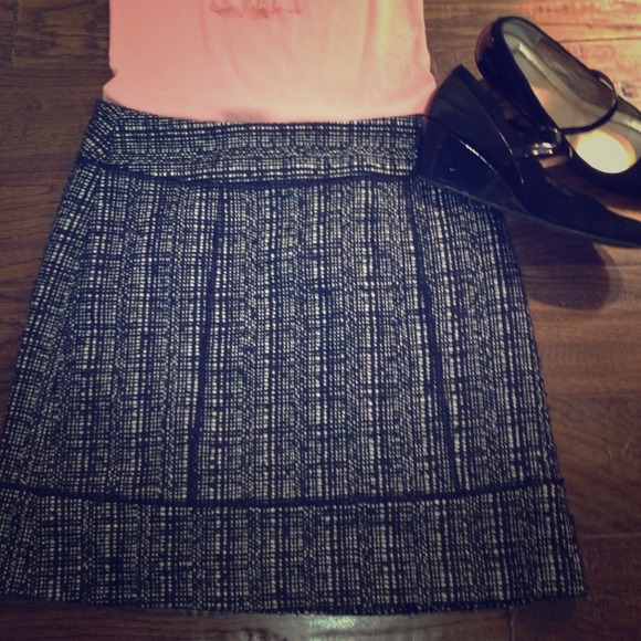 Halogen Designer Black and White Tweed Skirt - Picture 1 of 1