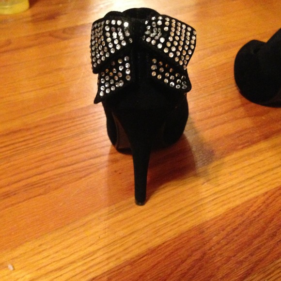 Black velvet bow high heals - Picture 2 of 4