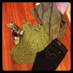 🔥🔥Beautiful green sheer tank with pewter sequins