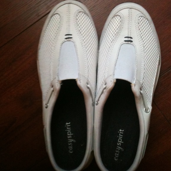 Easy Spirit Women clogs