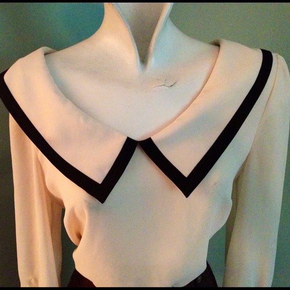 SOLD 🔰Peter Pan collared sheer blouse