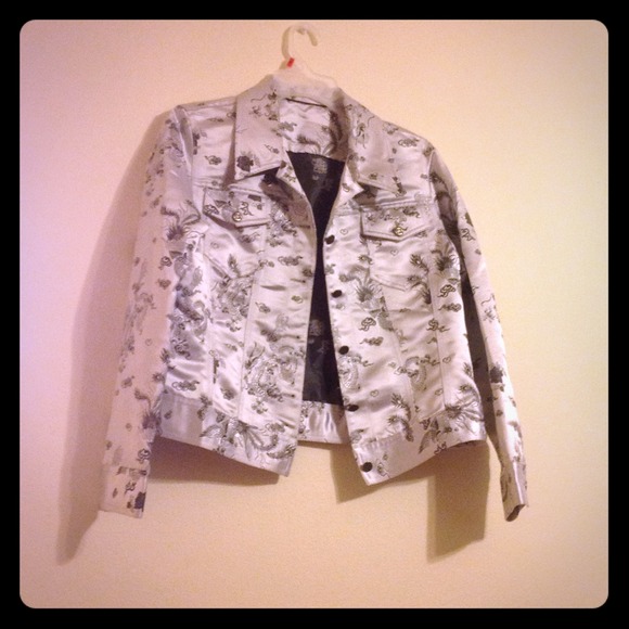 Silver, silk jacket with beautiful detailing - Picture 1 of 4