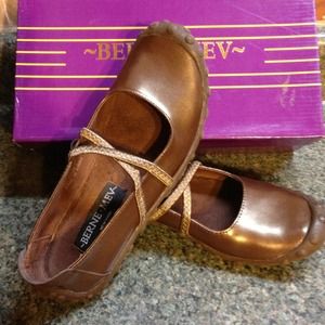 BERNE MEV Brown Metallic Shoes. Price lowered!🎉🎈