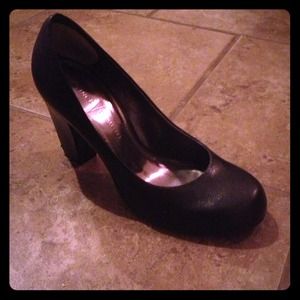 💥REDUCED💥Vince Camuto Black Pumps
