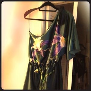 Elegant one shoulder silk dress👗