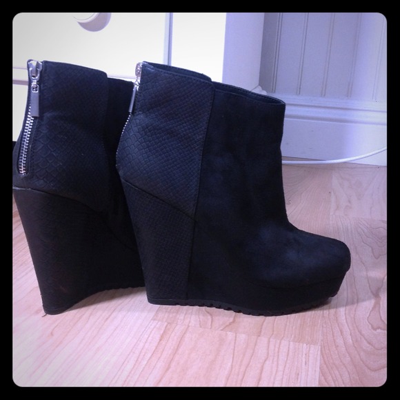 French Connection Shoes - Black wedge zip up booties scale detail :)
