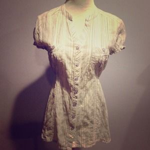 ⛔️SOLD⛔️Cute white striped short sleeves shirt.