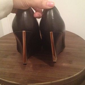 GuessbyMarciano Wedges