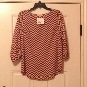 🚫Sold in bundle🚫Maroon chevron blouse