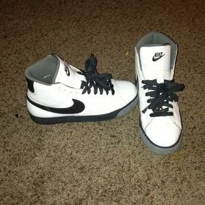 Nike blazers sz 6.5y 8.5 in women's