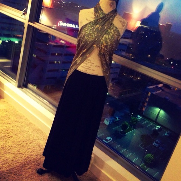 100% Silk Floral Wrap - Picture 2 of 4