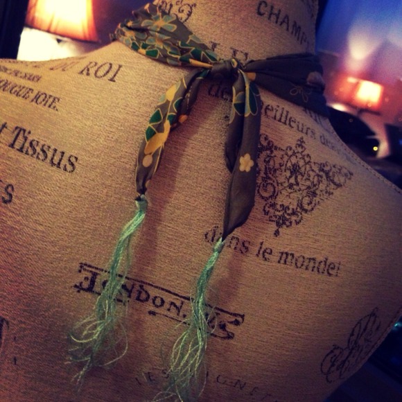 100% Silk Floral Wrap - Picture 4 of 4