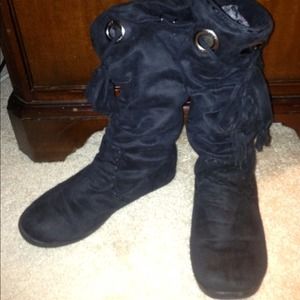 Black slouchy boots