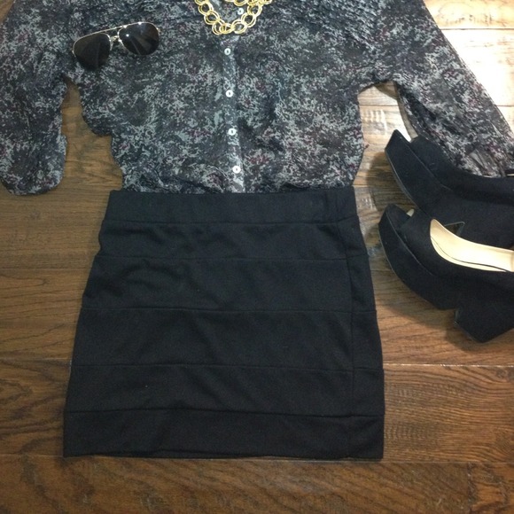 Black Mini Skirt - Picture 2 of 3