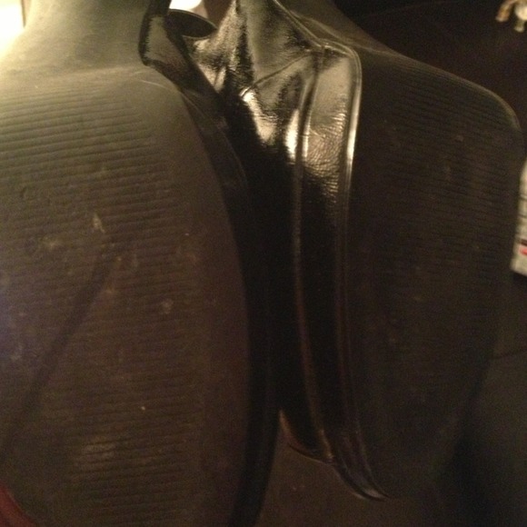 Shoes - Picture 2 of 4