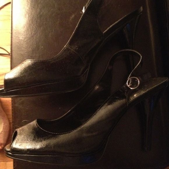 Shoes - Picture 3 of 4
