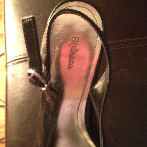 Shoes - Picture 4 of 4