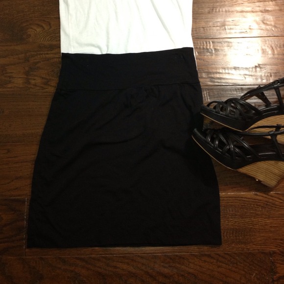 Lush black stretchy mini skirt - Picture 2 of 2