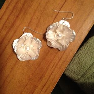 Cute floral earrings with faux pearl accents