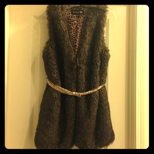 Gorgeous faux fur vest including belt!