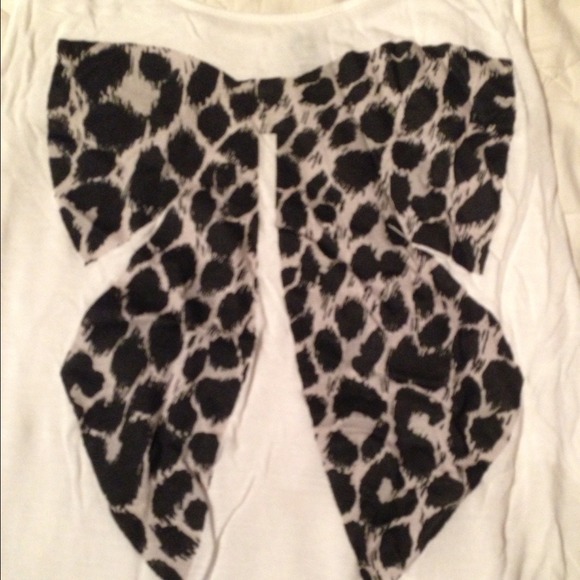 H & M shirt with a bow - Picture 1 of 1